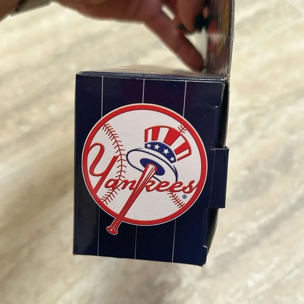 NIB Yankees limited edition, WB Mason truck - Picture 5 of 6